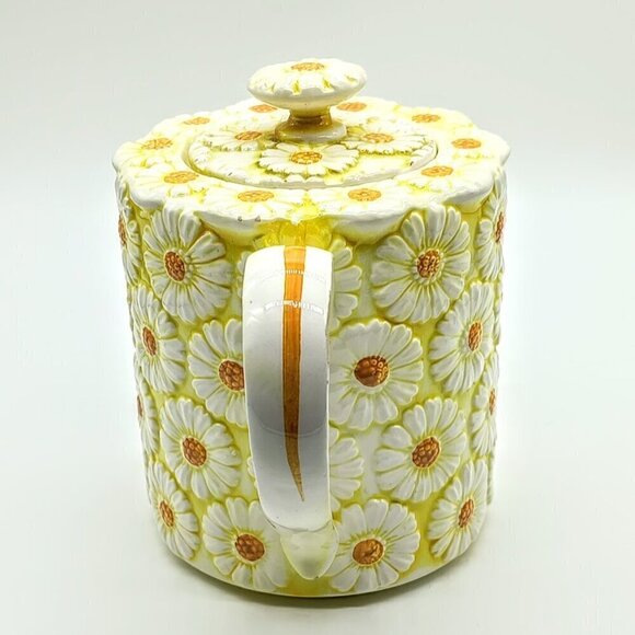 Brinn's Daisy Ceramic Vintage Tea Pot - Picture 3 of 9
